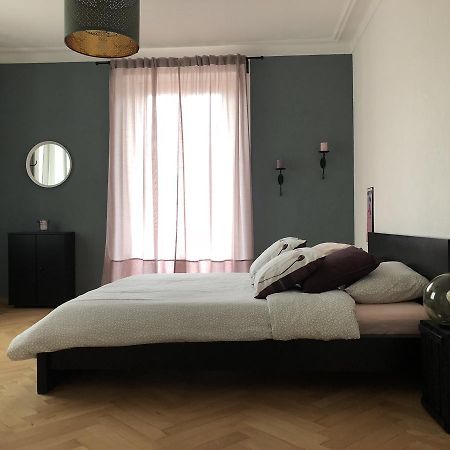 Appartement Douces Heures Avec Parking Couvert Prive Le Locle Exterior foto