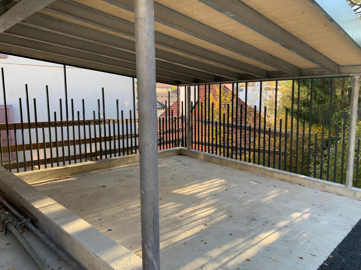 Appartement Douces Heures Avec Parking Couvert Prive Le Locle Exterior foto