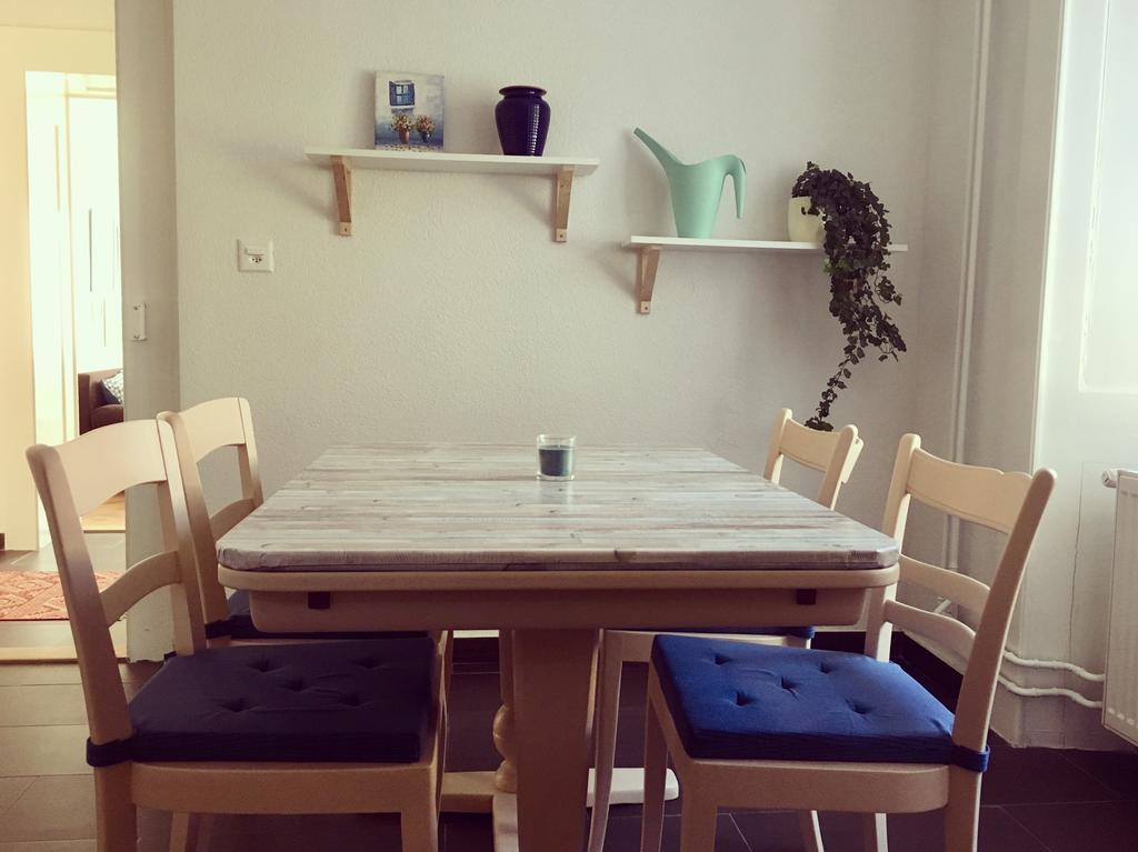 Appartement Douces Heures Avec Parking Couvert Prive Le Locle Exterior foto