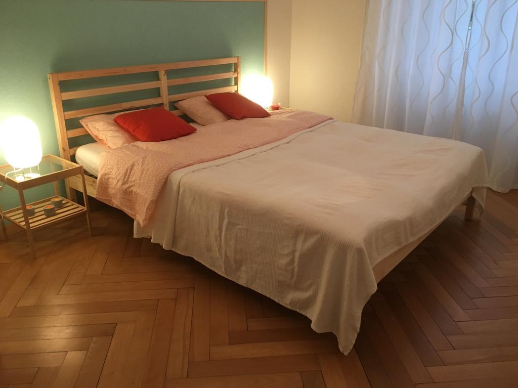 Appartement Douces Heures Avec Parking Couvert Prive Le Locle Exterior foto